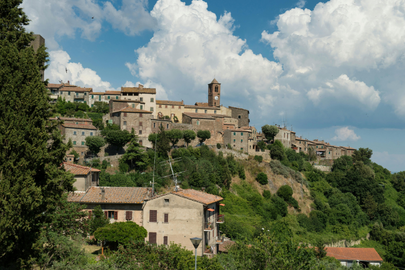 Découvrez les plus beaux villages perchés du Var depuis le Domaine Magique Découvrez les plus beaux villages perchés du Var depuis le Domaine Magique